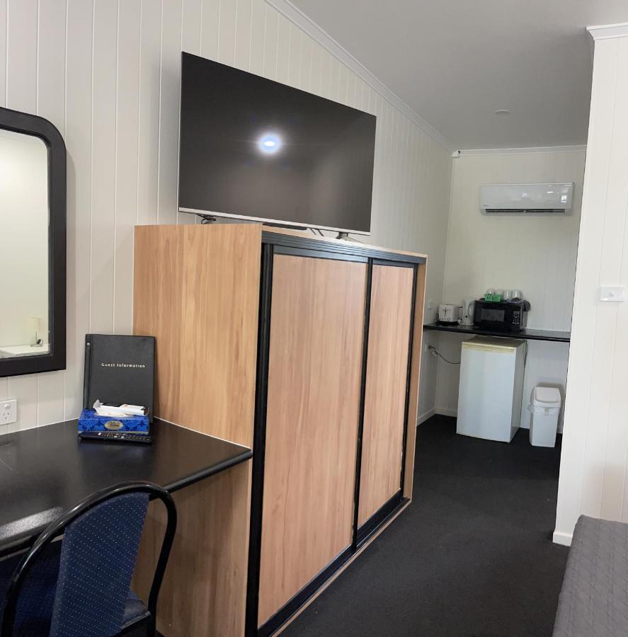 Albert Park Motor Inn-King Beds-Pool-Shaded Parking Longreach Eksteriør billede