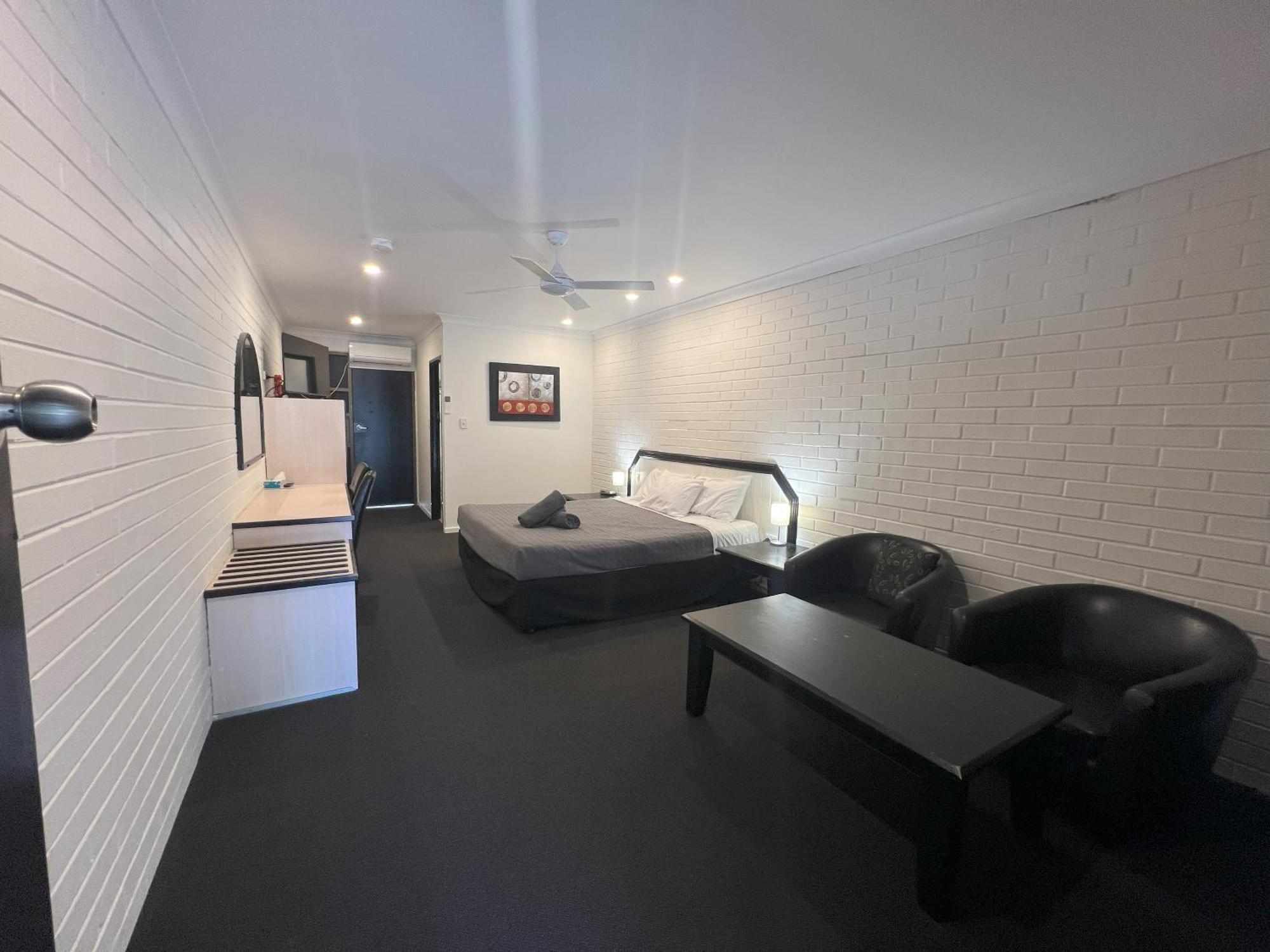Albert Park Motor Inn-King Beds-Pool-Shaded Parking Longreach Eksteriør billede