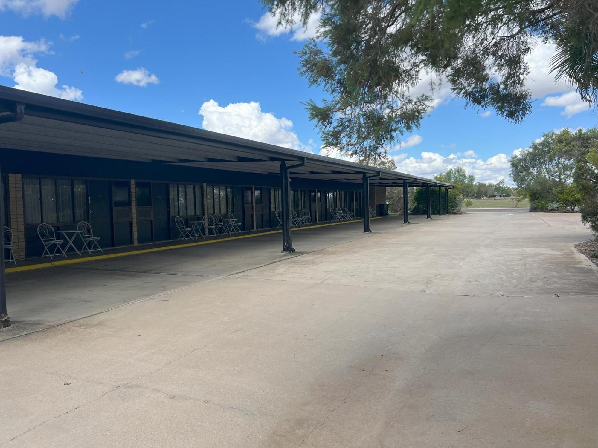 Albert Park Motor Inn-King Beds-Pool-Shaded Parking Longreach Eksteriør billede