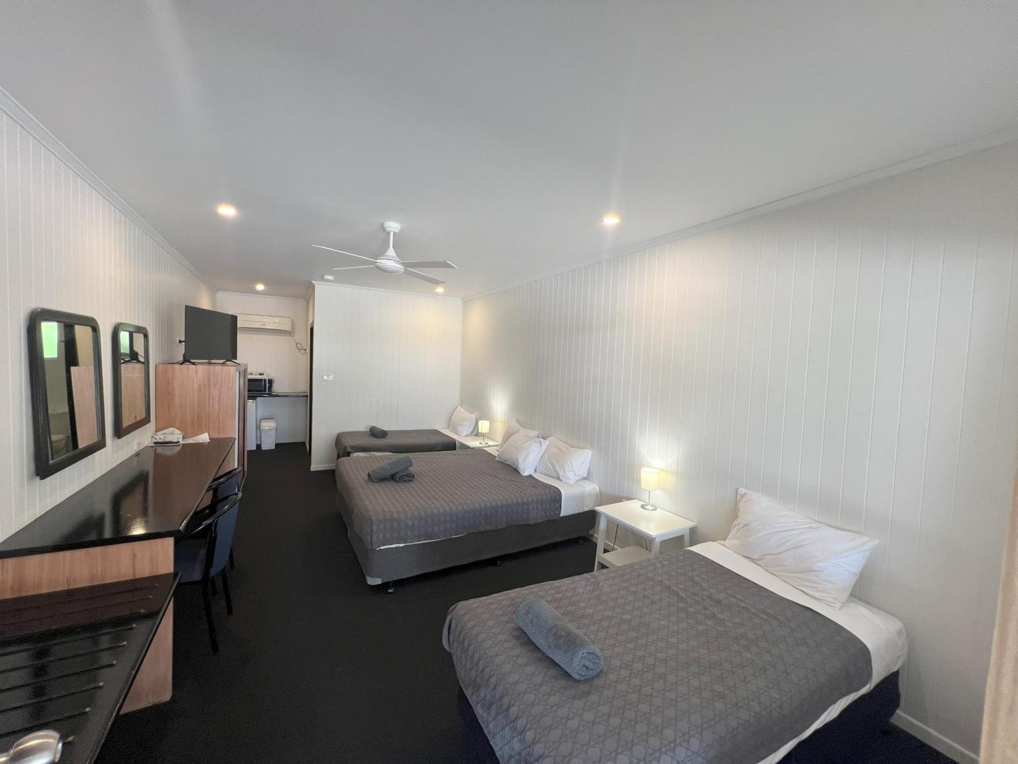 Albert Park Motor Inn-King Beds-Pool-Shaded Parking Longreach Eksteriør billede