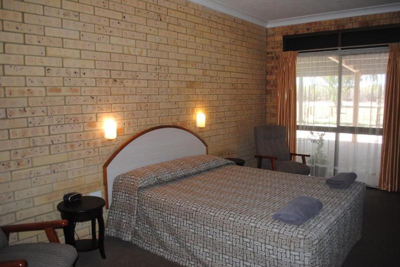 Albert Park Motor Inn-King Beds-Pool-Shaded Parking Longreach Eksteriør billede