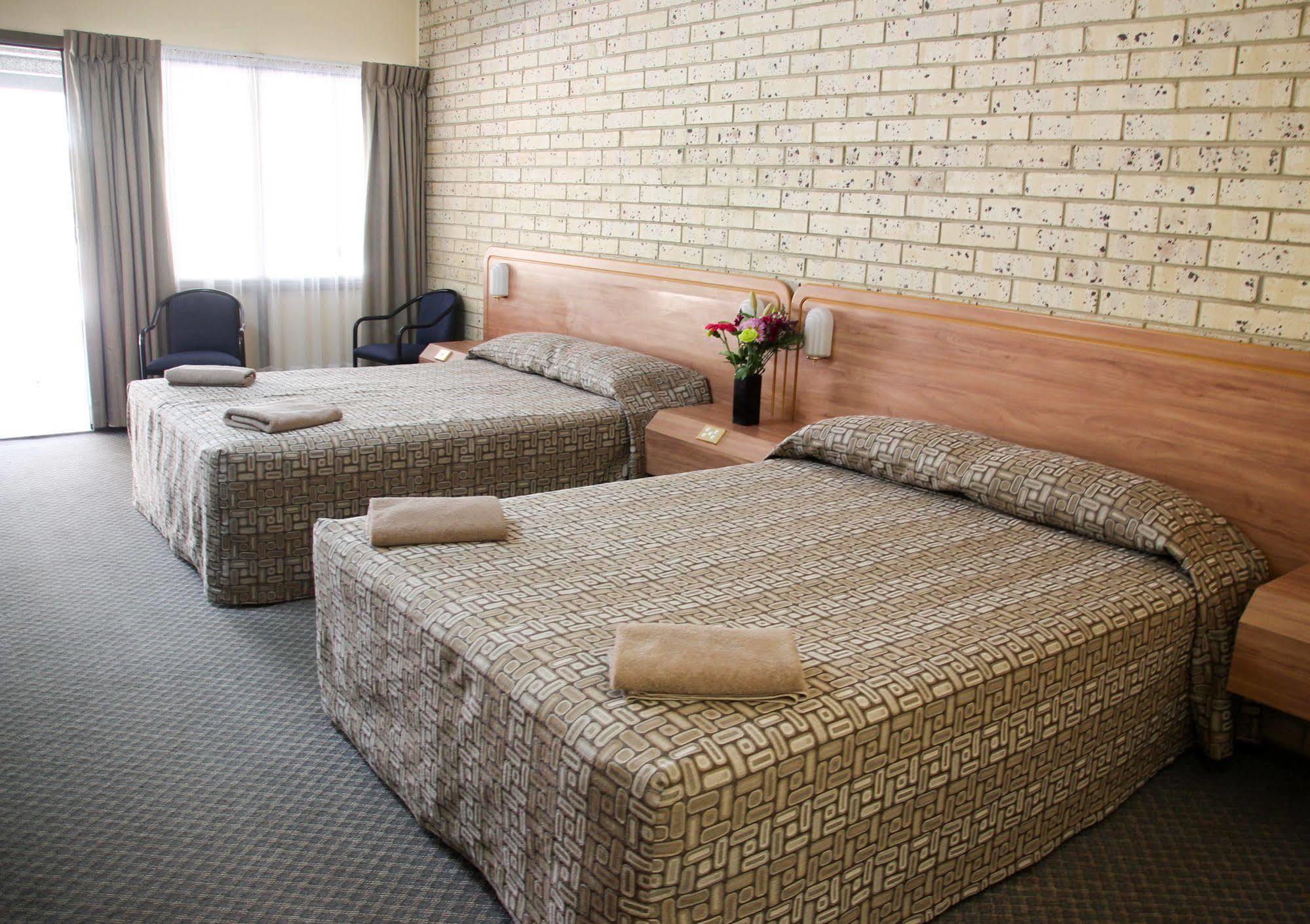 Albert Park Motor Inn-King Beds-Pool-Shaded Parking Longreach Eksteriør billede
